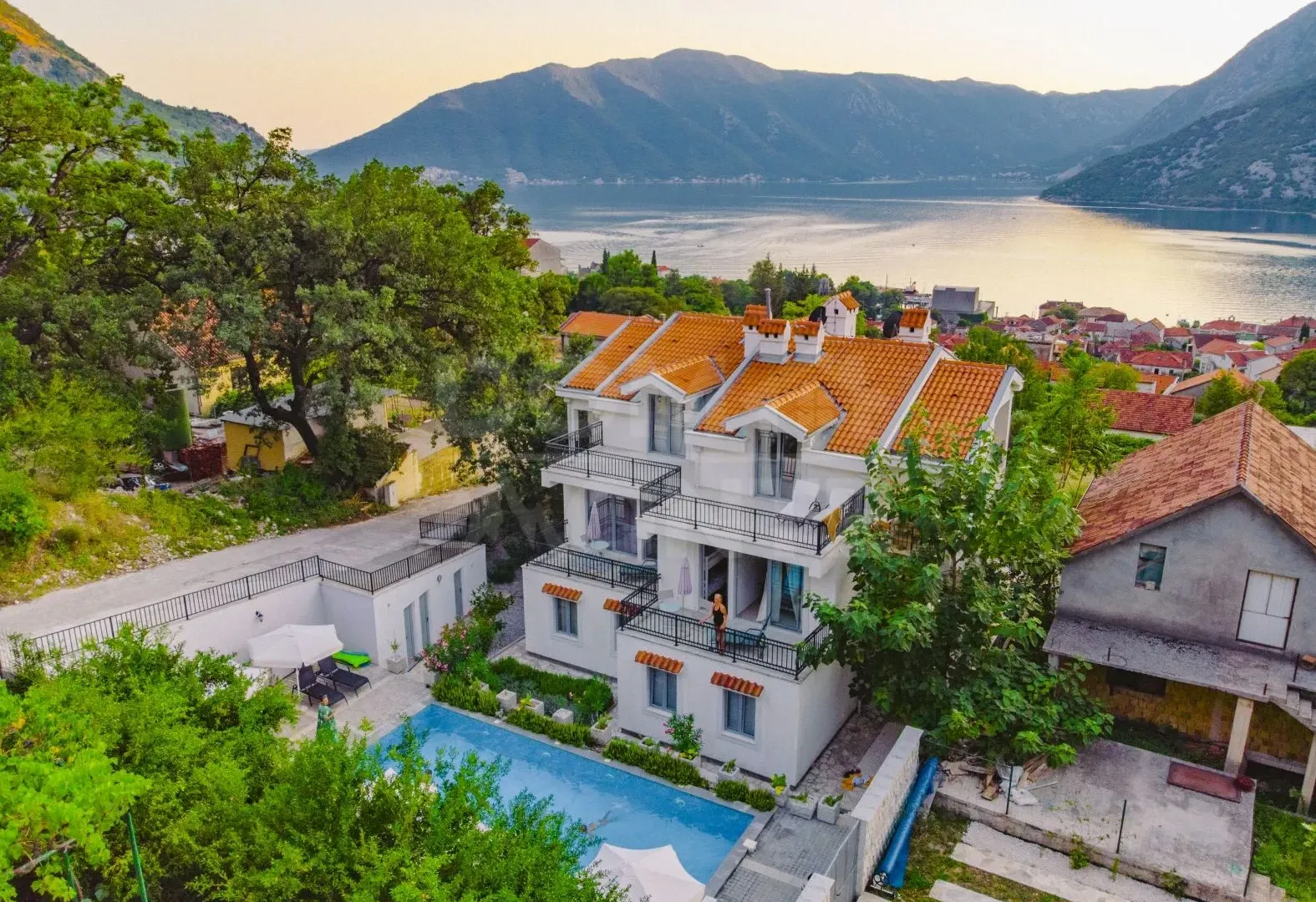Sale, three bedroom apartment, 208m², Risan, Kotor