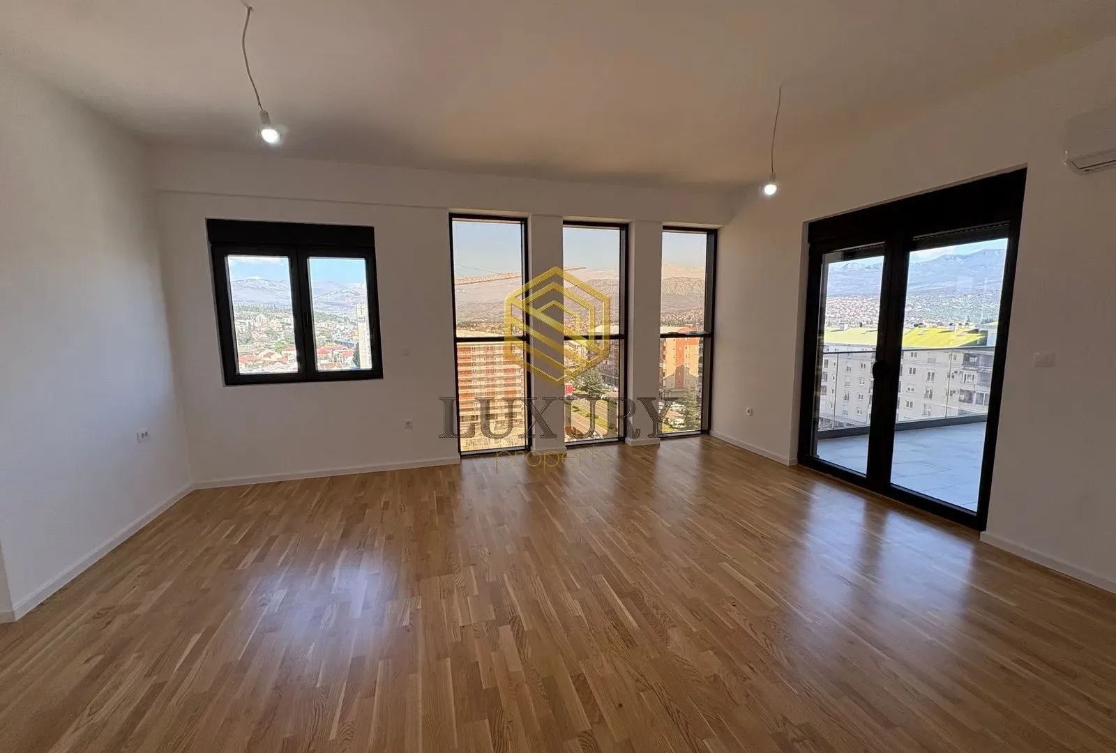 Rent, apartment, 275m², Stari Aerodrom, Podgorica