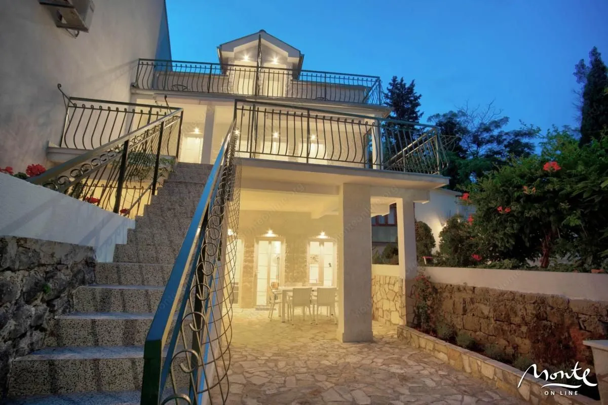 Prodaja, jednosoban stan, 62m², Baošići, Herceg Novi