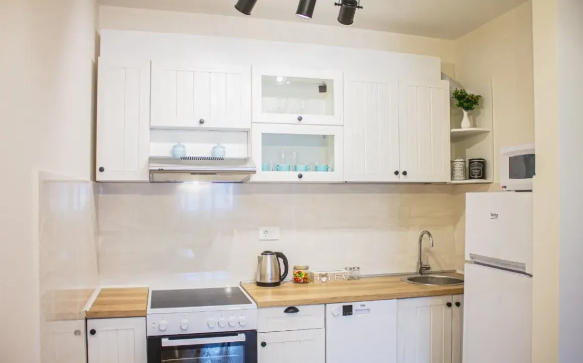 Izdavanje, jednosoban stan, 49m², Centar, Bar