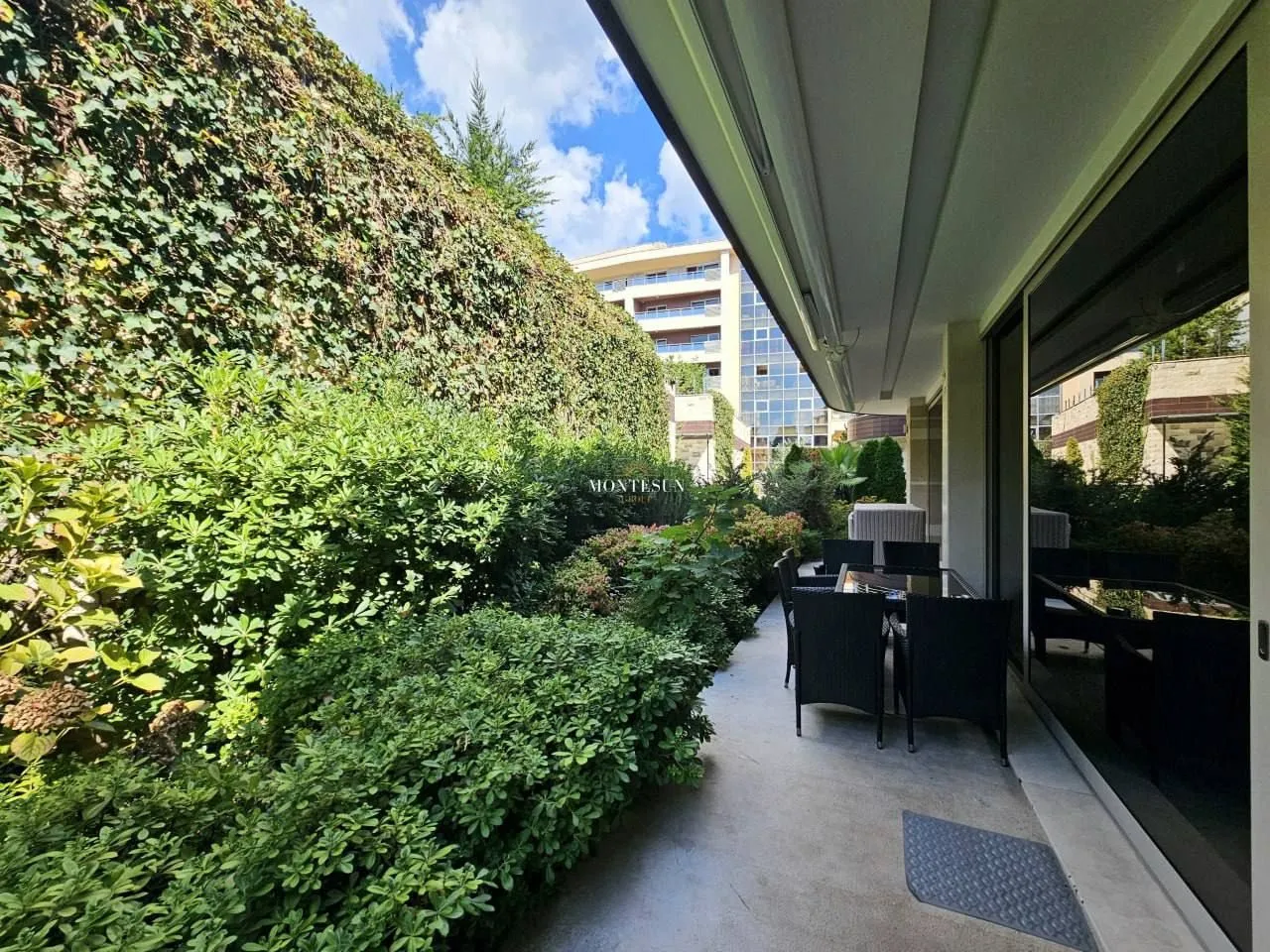 Rent, two bedroom apartment, 156m², Dukley Gardens, Budva
