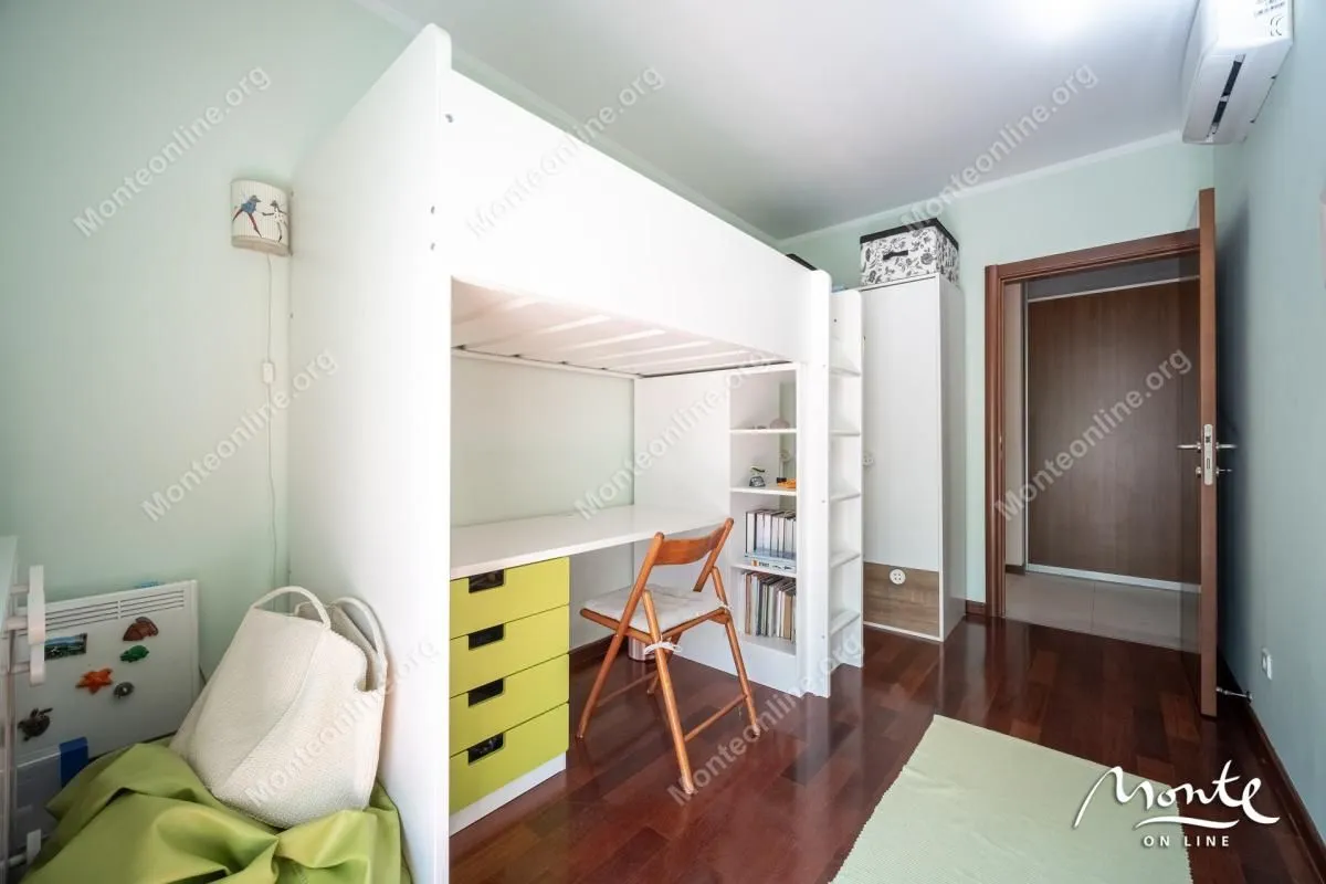Prodaja, dvosoban stan, 81m², Dobrota, Kotor