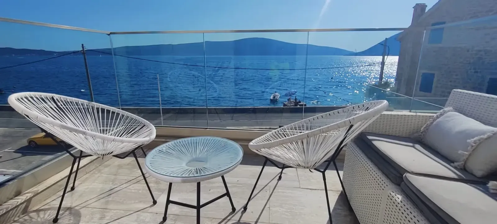 Izdavanje, stan, 70m², Tivat, Crna Gora