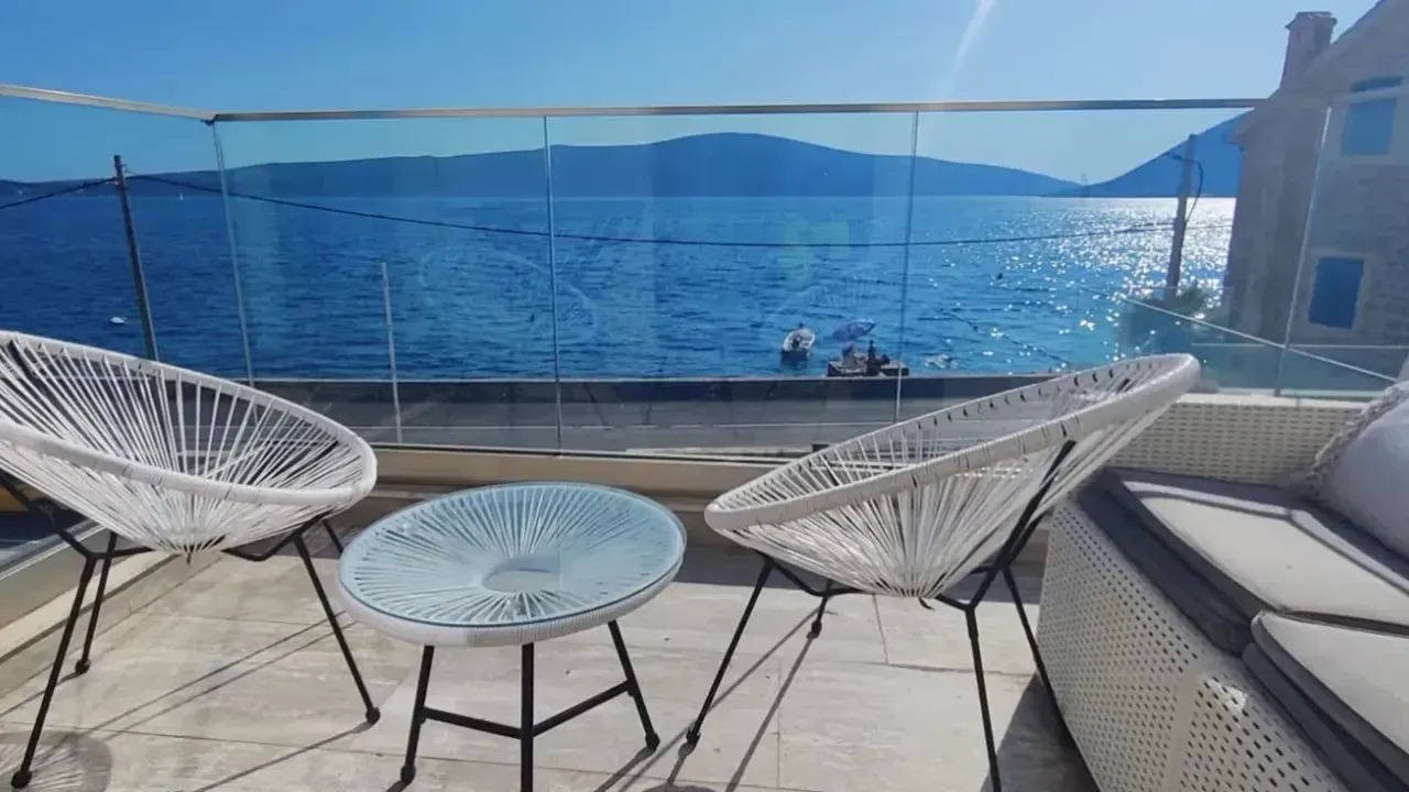 Izdavanje, stan, 70m², Tivat, Crna Gora