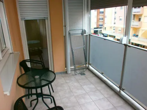 Rent, two bedroom apartment, 70m², City Kvart, Podgorica - image 11