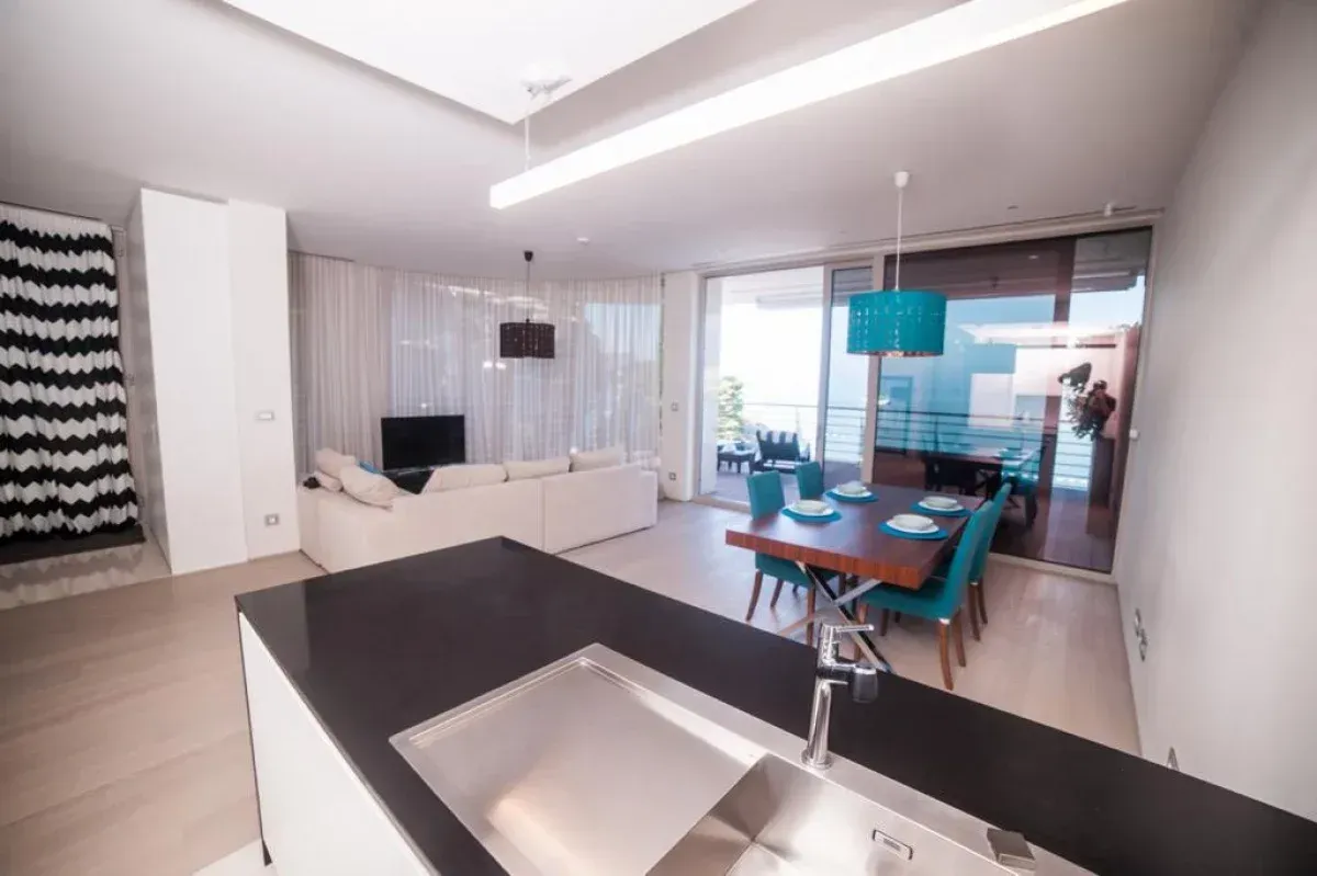 Prodaja, dvosoban stan, 286m², Zavala, Budva