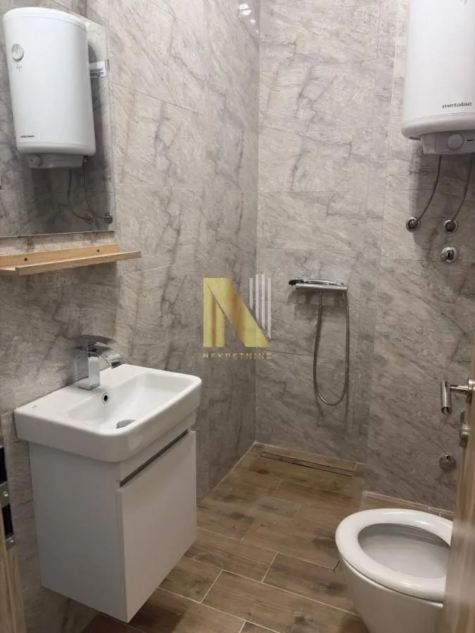 Izdavanje, trosoban stan, 65m², Centar, Novi Sad