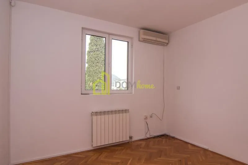 Izdavanje, kuća, 400m², Momišići, Podgorica
