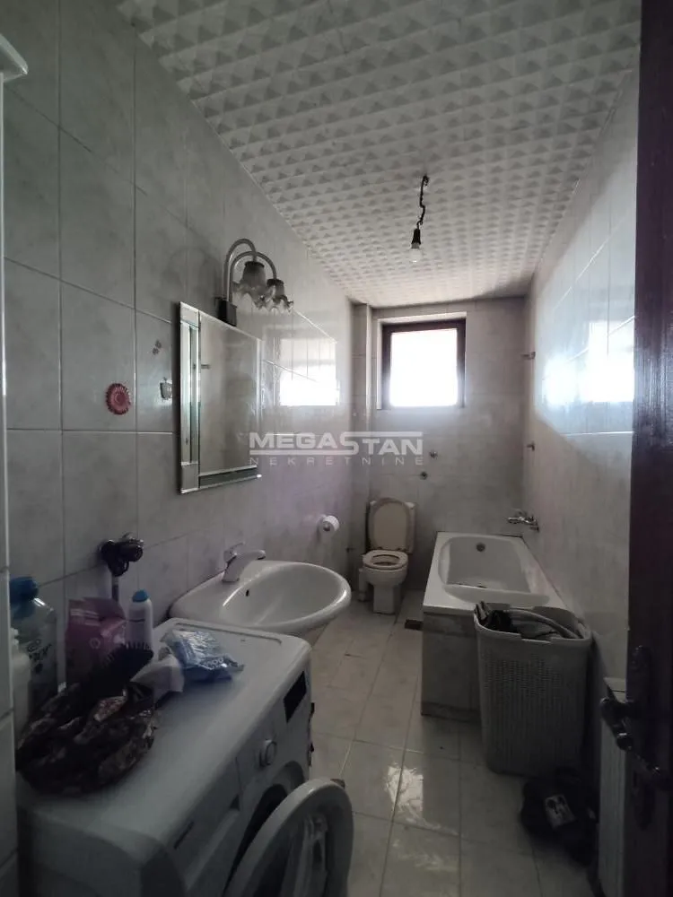 Izdavanje, četvorosoban stan, 162m², Zeleno Brdo, Zvezdara Sve Podlokacije