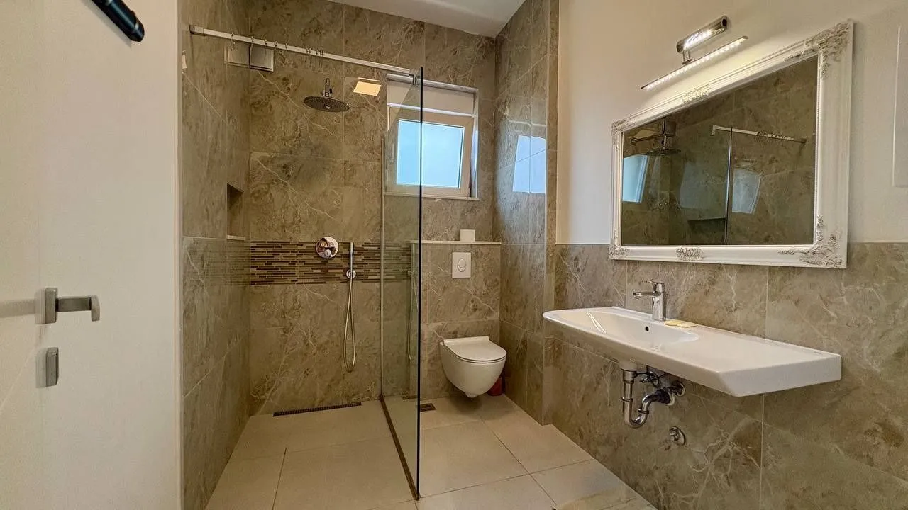 Rent, two bedroom apartment, 100m², Tivat, Crna Gora