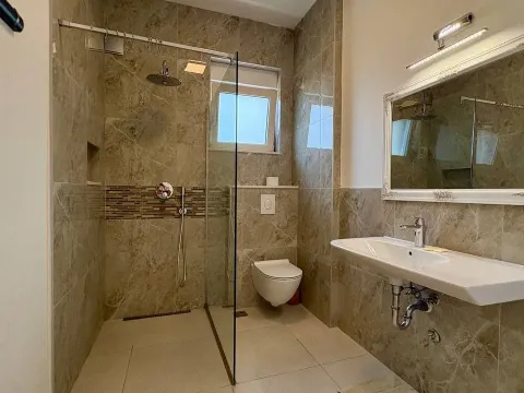Rent, two bedroom apartment, 100m², Tivat, Crna Gora - image 22