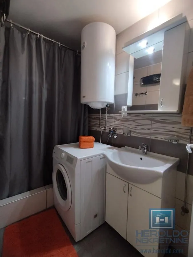 Izdavanje, jednosoban stan, 50m², Centar, Jagodina