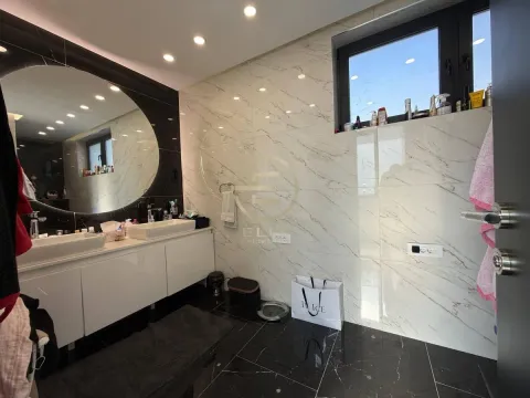 Prodaja, kuća, 173m², Sremska Kamenica, Petrovaradin - image 27