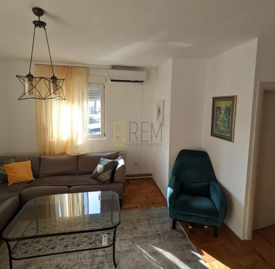 Prodaja, trosoban stan, 80m², Stari Aerodrom, Podgorica