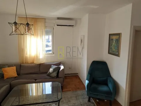 Prodaja, trosoban stan, 80m², Stari Aerodrom, Podgorica - image 2