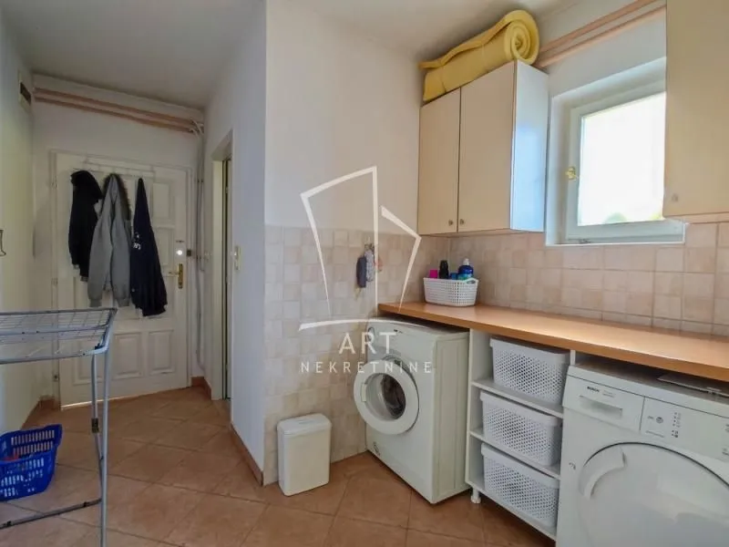 Prodaja, kuća, 204m², Banjica, Voždovac Sve Podlokacije
