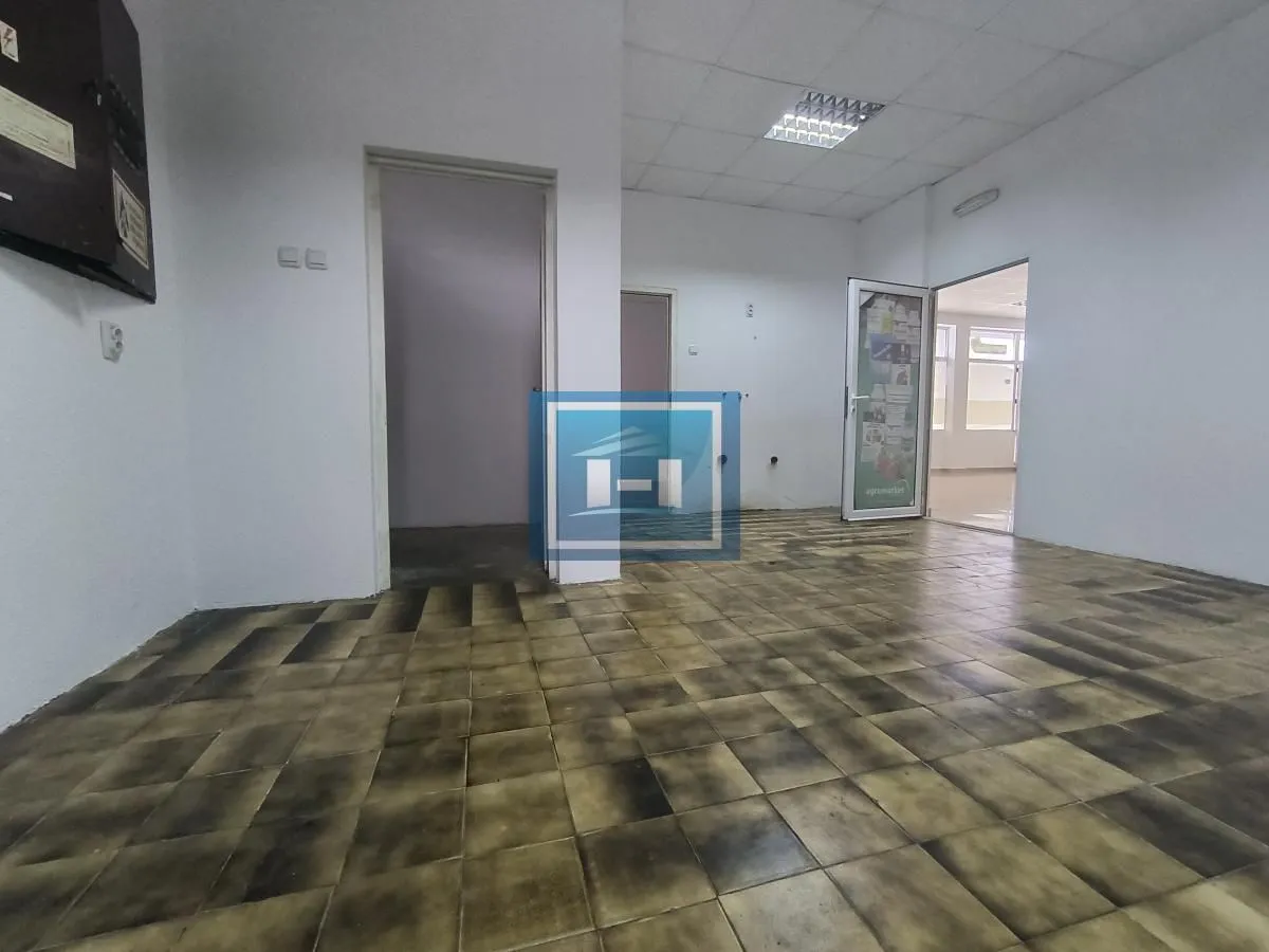 Rent, office space, 230m², Ćuprija, Srbija