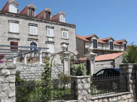 Prodaja, petosoban stan, 277m2, Herceg Novi Prodaja, petosoban stan, 277m2, Herceg Novi