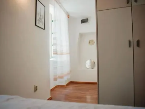 Rent, one bedroom apartment, 40m², Stari Grad Kotor, Kotor - image 5