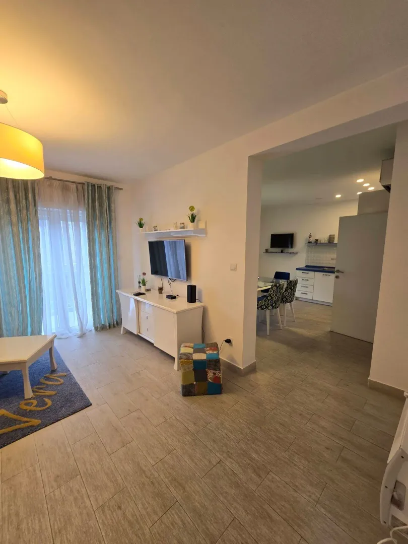 Izdavanje, dvosoban stan, 56m², Centar, Tivat