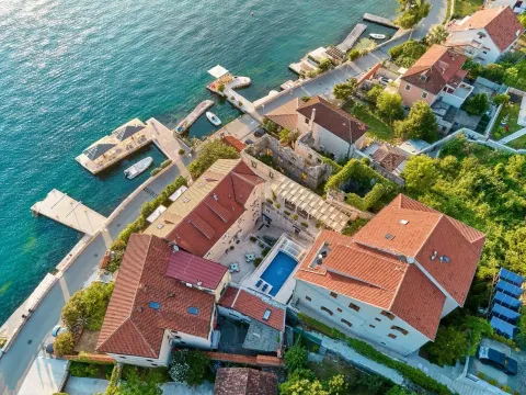 Rent, house, 2117m², Kotor, Crna Gora - image 42