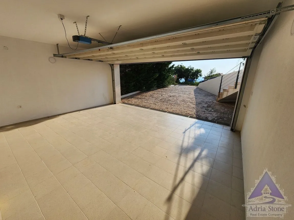 Sale, house, 304m², Blizikuće, Budva