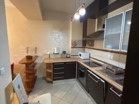 Izdavanje, jednosoban stan, 98m², Centar, Podgorica - image 3