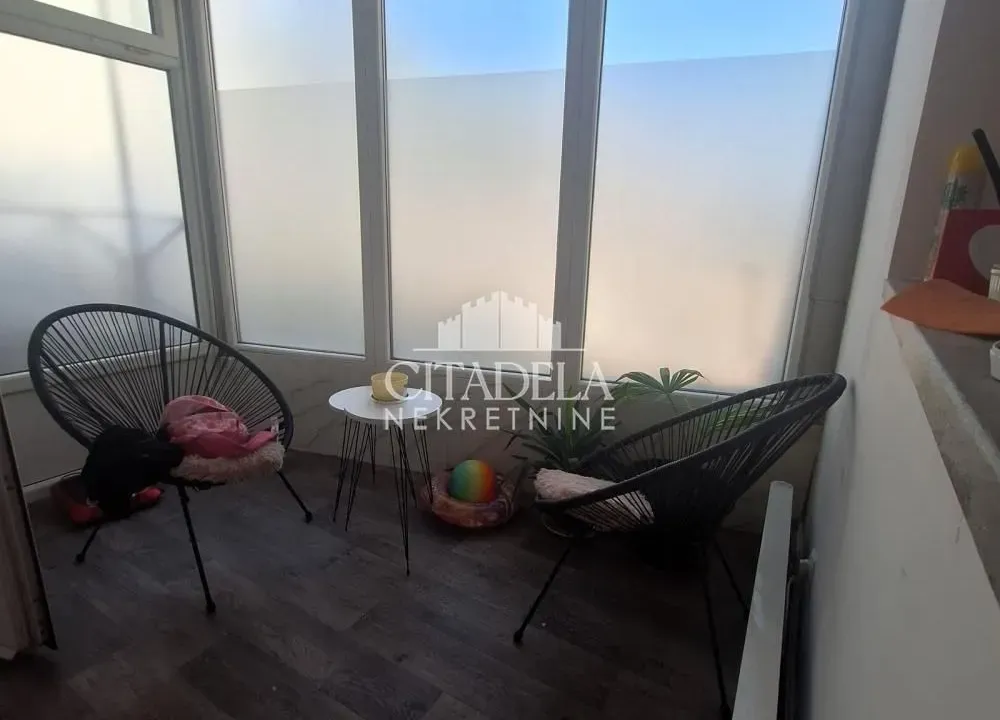 Izdavanje, poslovni prostor, 16m², Kneževac, Beograd