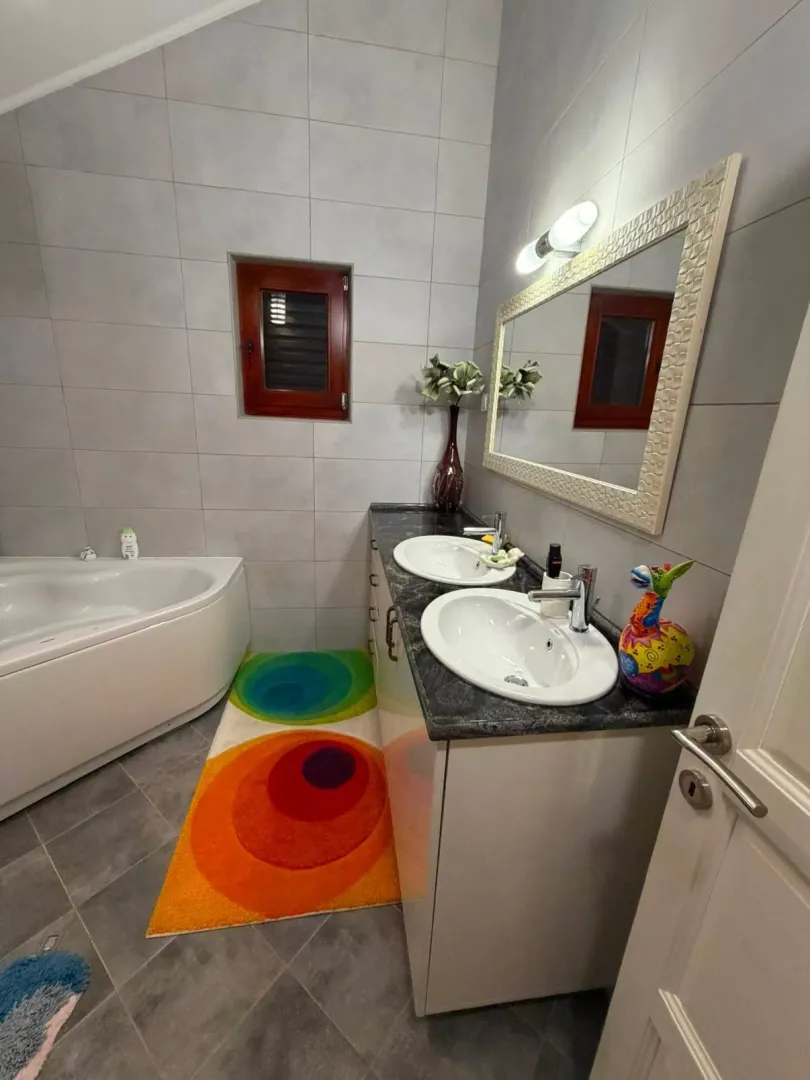 Izdavanje, kuća, 130m², Radanovići, Kotor