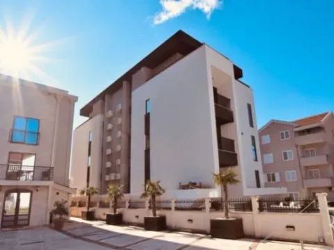 Izdavanje, jednosoban stan, 50m², Kalimanj, Tivat - image 9