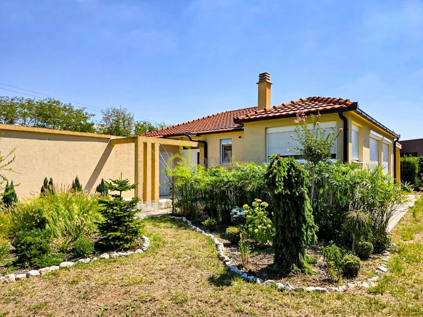 Izdavanje, kuća, 194m², Tološi, Podgorica