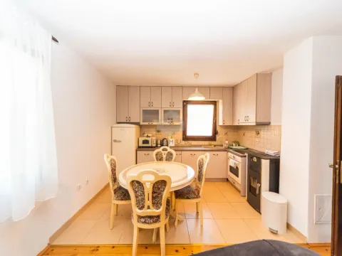 Izdavanje, kuća, 80m², Podgorica, Crna Gora - image 11