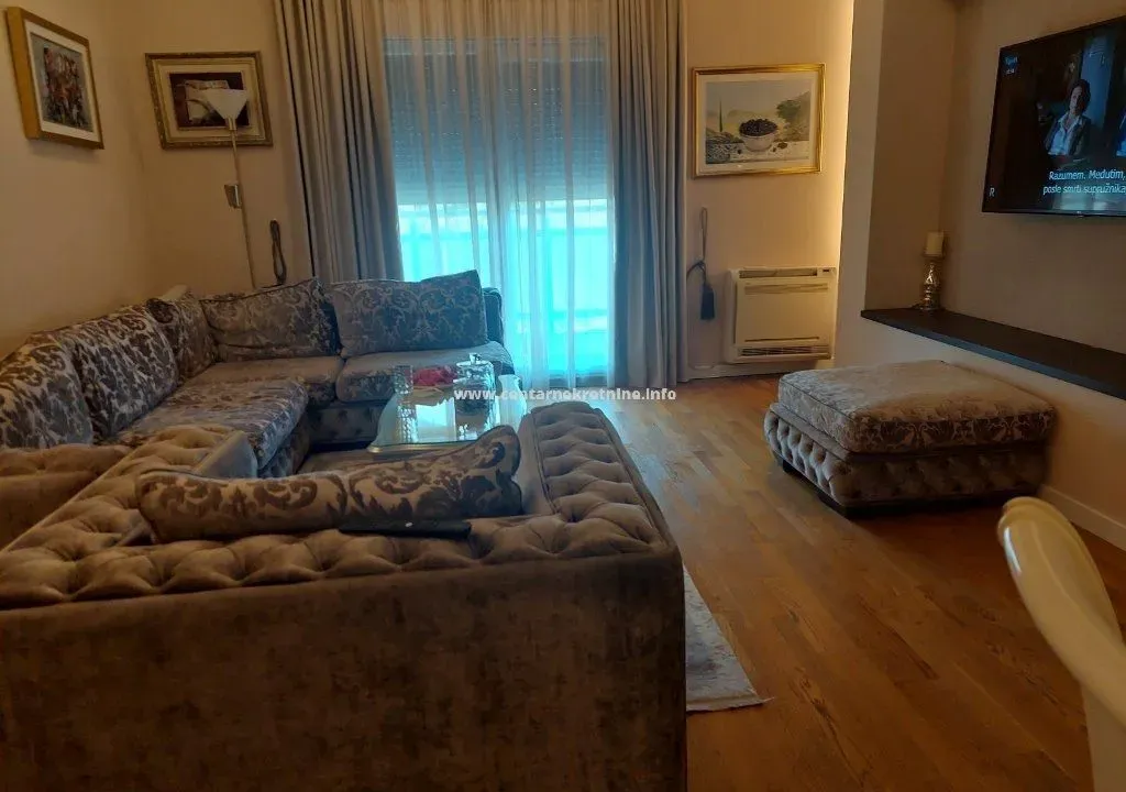 Izdavanje, trosoban stan, 120m², City Kvart, Podgorica