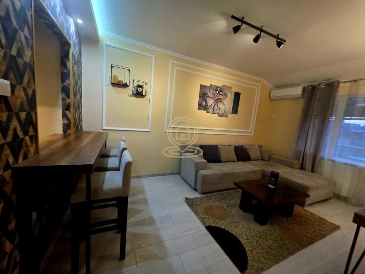 Izdavanje, jednosoban stan, 50m², Centar, Novi Sad