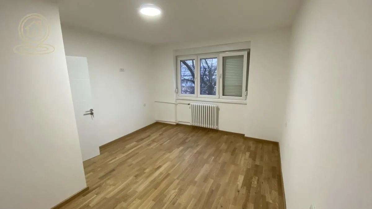 Prodaja, trosoban stan, 54m², Sajmište, Novi Sad