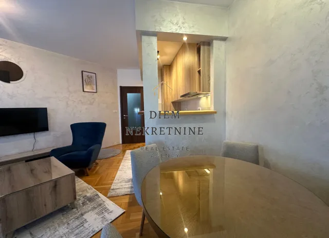 Izdavanje, jednosoban stan, 43m², Stari Aerodrom, Podgorica