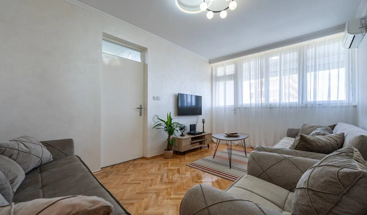 Izdavanje, dvosoban stan, 70m², Podgorica, Crna Gora
