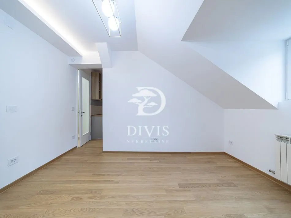Prodaja, četvorosoban stan, 131m², Stari Grad, Beograd