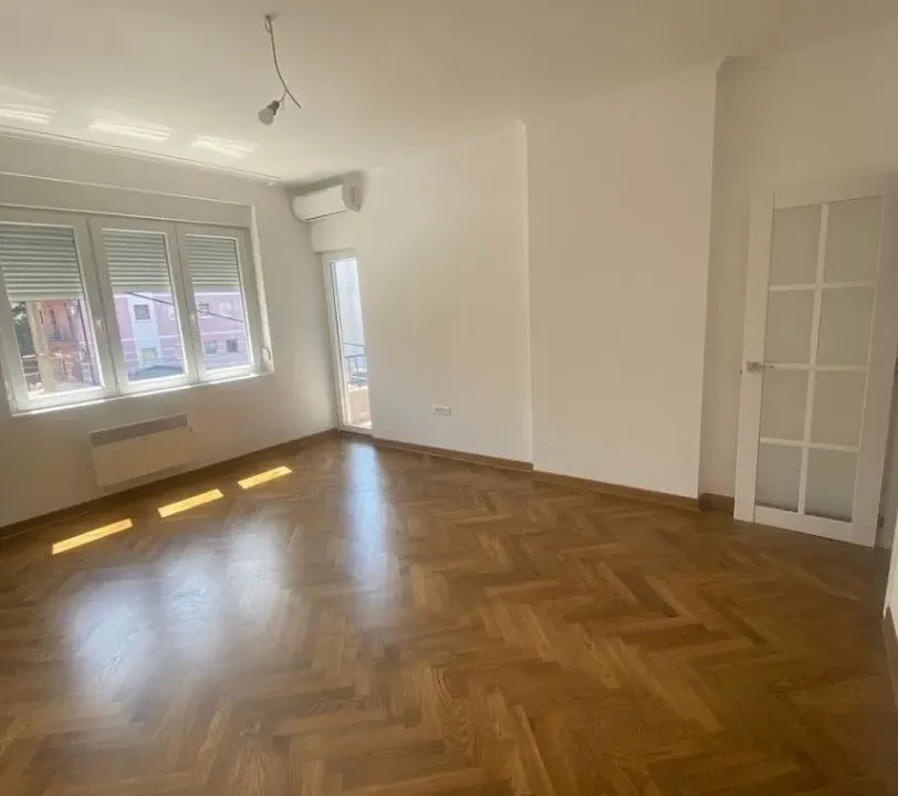 Prodaja, stan, 78m², Južni Bulevar, Vračar Sve Podlokacije