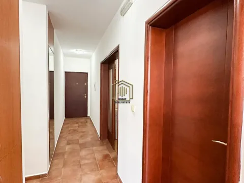 Izdavanje, trosoban stan, 120m², Pobrežje, Podgorica - image 16
