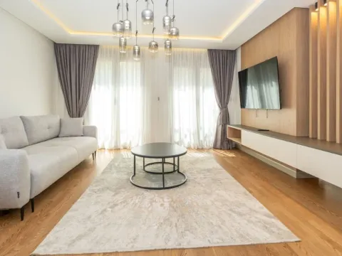 Izdavanje, kuća, 280m², Stari Aerodrom, Podgorica - image 1