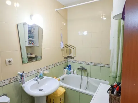 Prodaja, trosoban stan, 75m², Stari Aerodrom, Podgorica - image 10