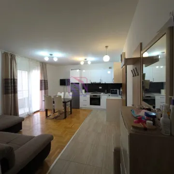 Dnevni boravak sa trpezarijom i kuhinjom u produžetku. - image 2