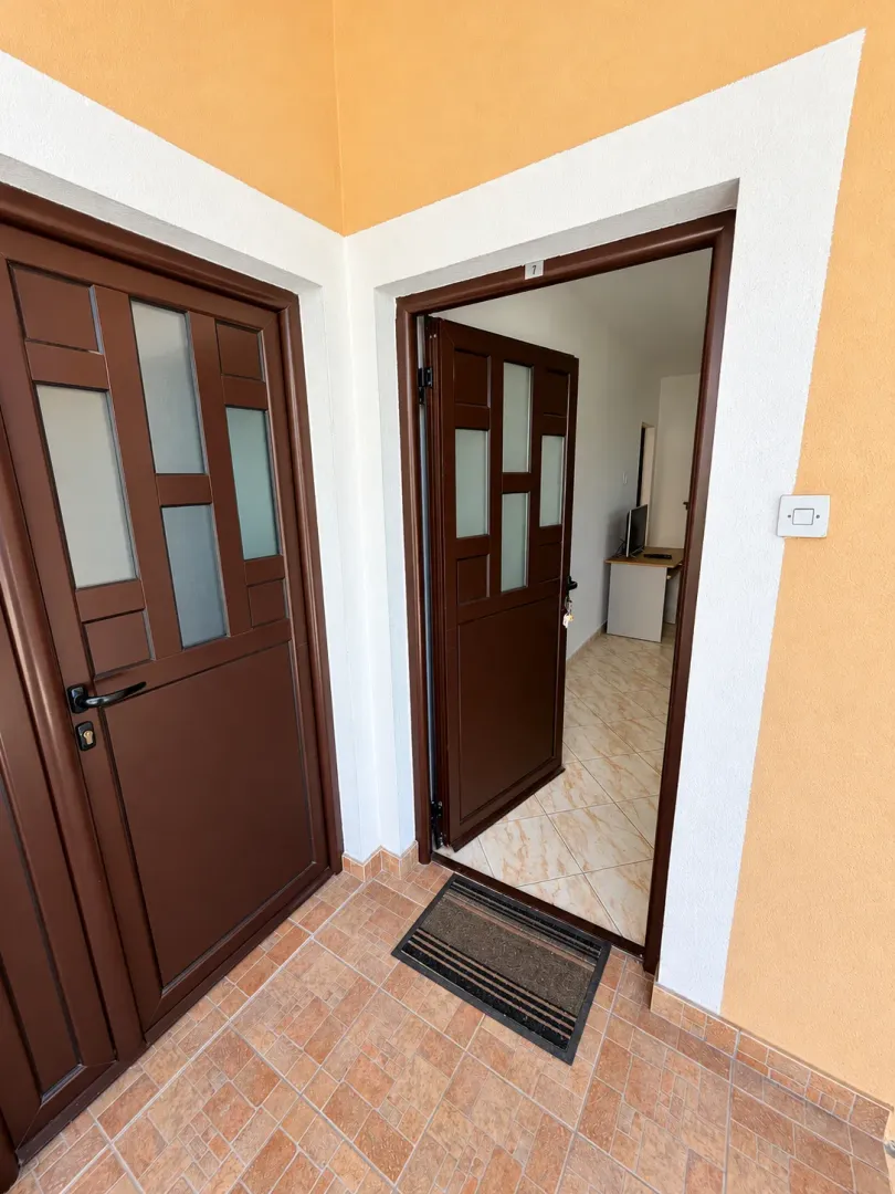 Entrance door of the apartment from the outside.