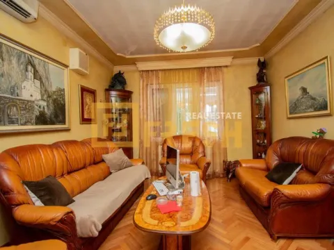 Prodaja, kuća, 150m², Stara Varoš, Podgorica - image 15