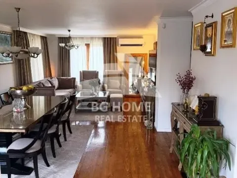 Prodaja, kuća, 290m², Radiofar, Surčin - image 1