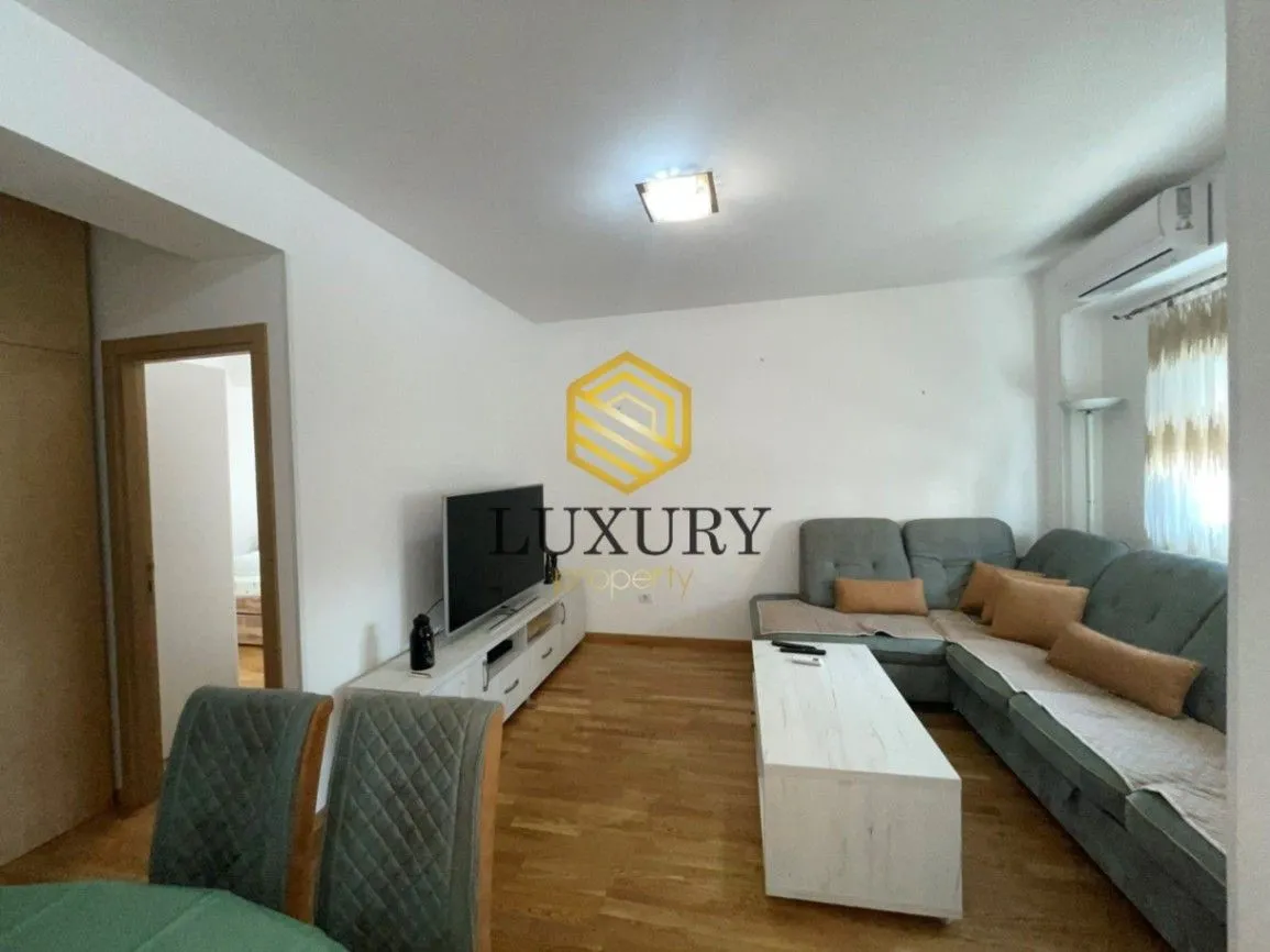 Izdavanje, dvosoban stan, 70m², Pobrežje, Podgorica