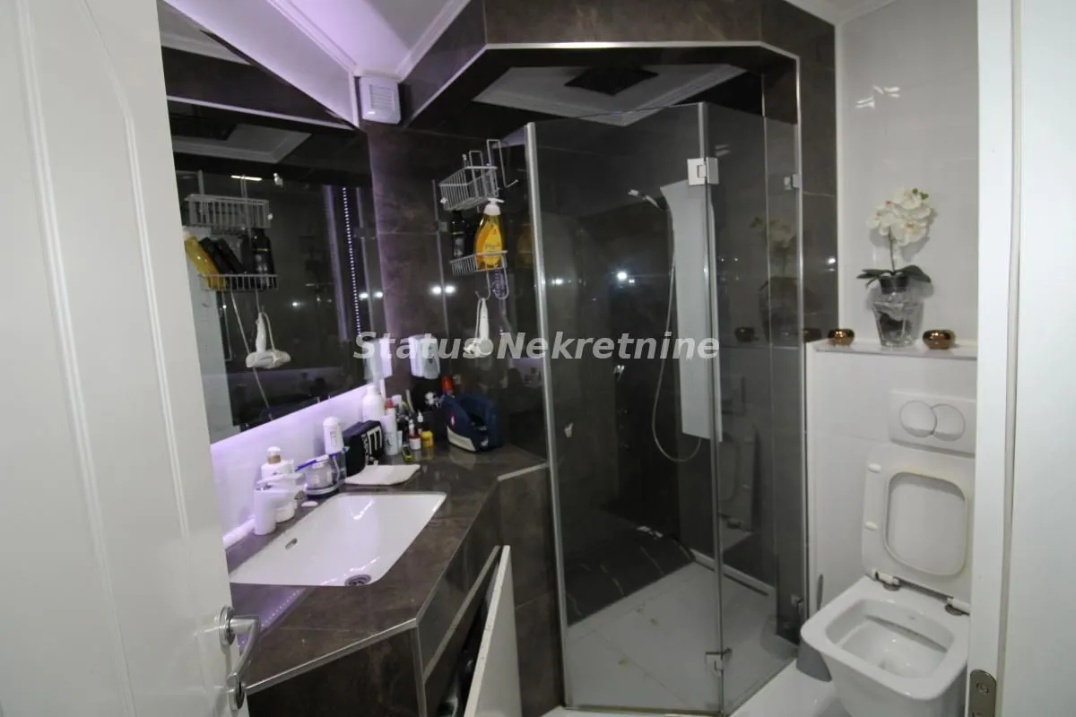 Prodaja, kuća, 354m², Ledinci, Petrovaradin