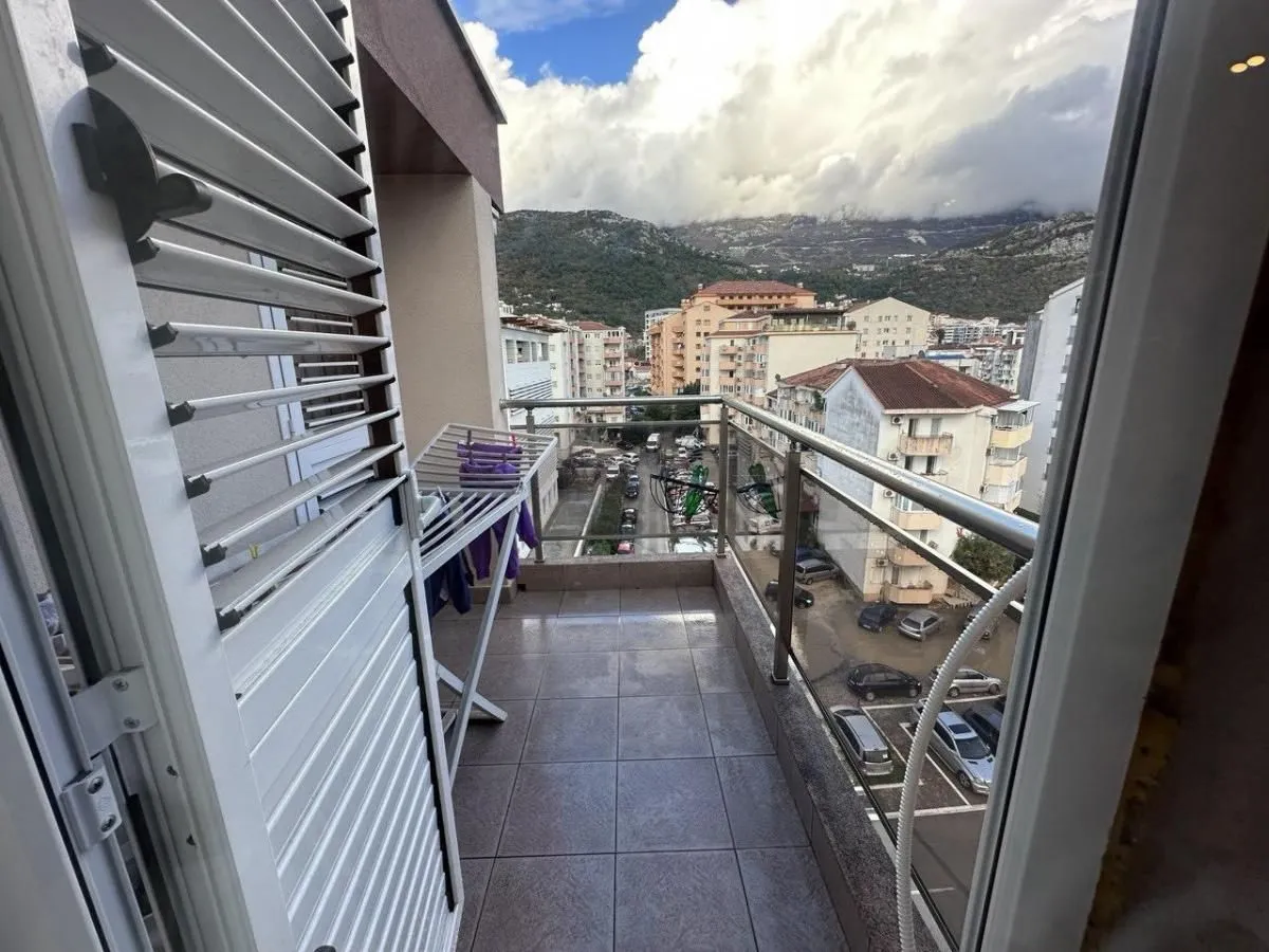 Prodaja, dvosoban stan, 90m², Budva, Crna Gora