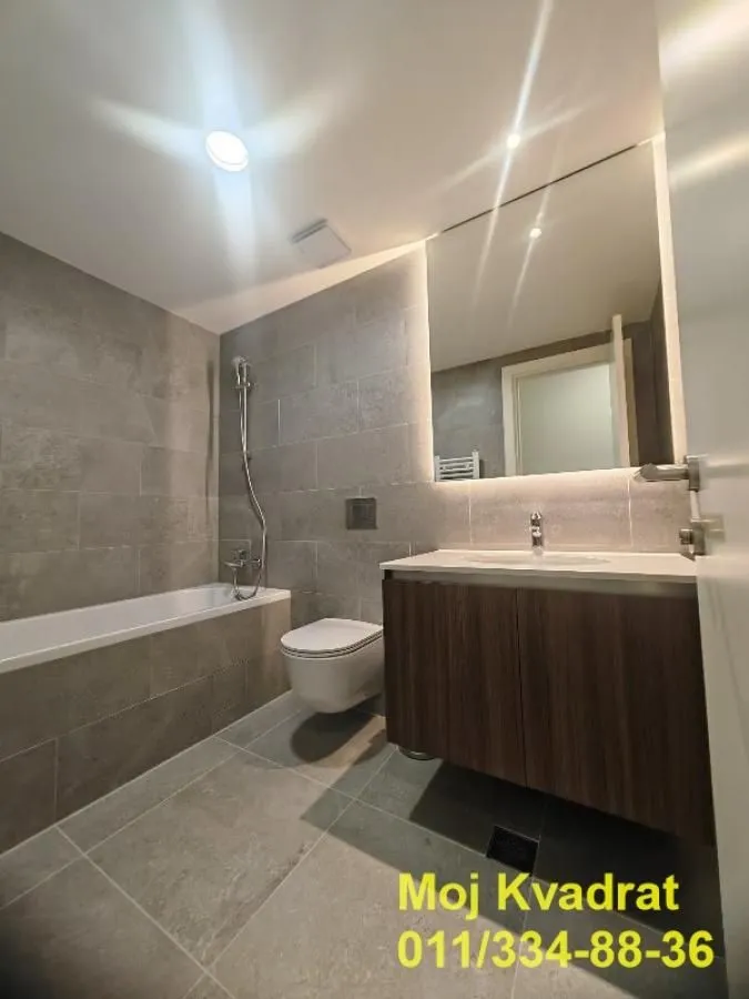 Izdavanje, četvorosoban stan, 120m², Savski Venac, Beograd